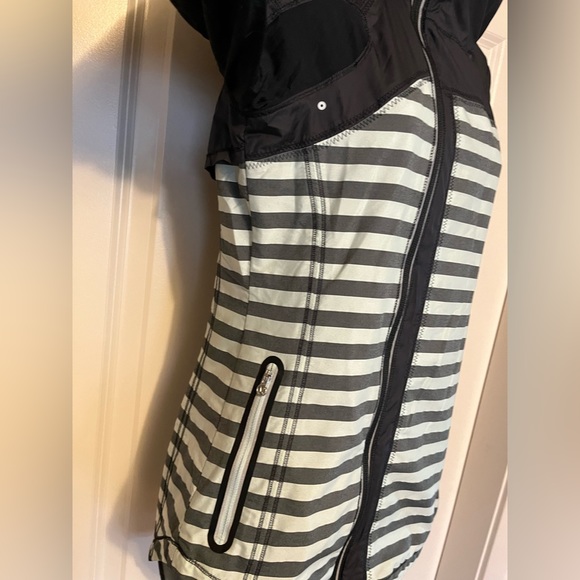 Lululemon Run Get Up And Glow Jacket! - Picture 5 of 13